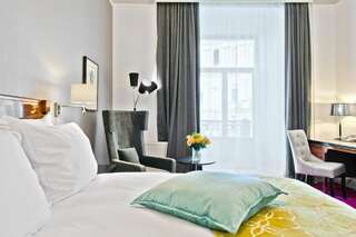 Отель Radisson Blu Royal Astorija Hotel Вильнюс Улучшенный номер с видом на Старый город-3